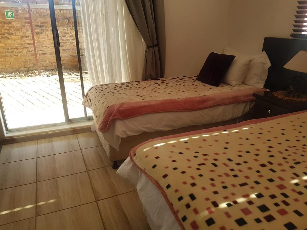Aliwal Villa Guest Lodge Екстер'єр фото